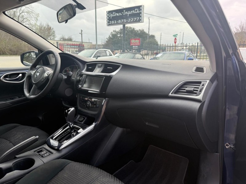 Nissan Sentra Vehicle Full-screen Gallery Image 13