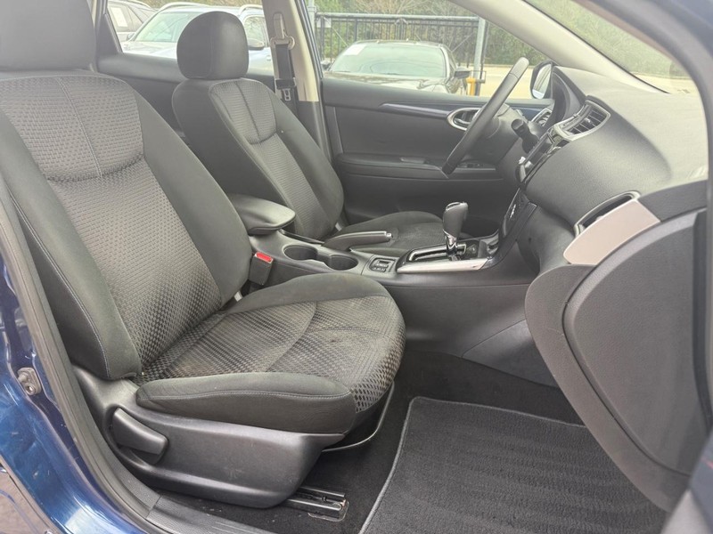 Nissan Sentra Vehicle Full-screen Gallery Image 14