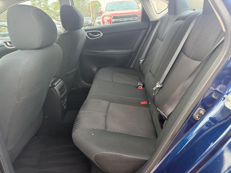 Nissan Sentra Vehicle Full-screen Gallery Image 18