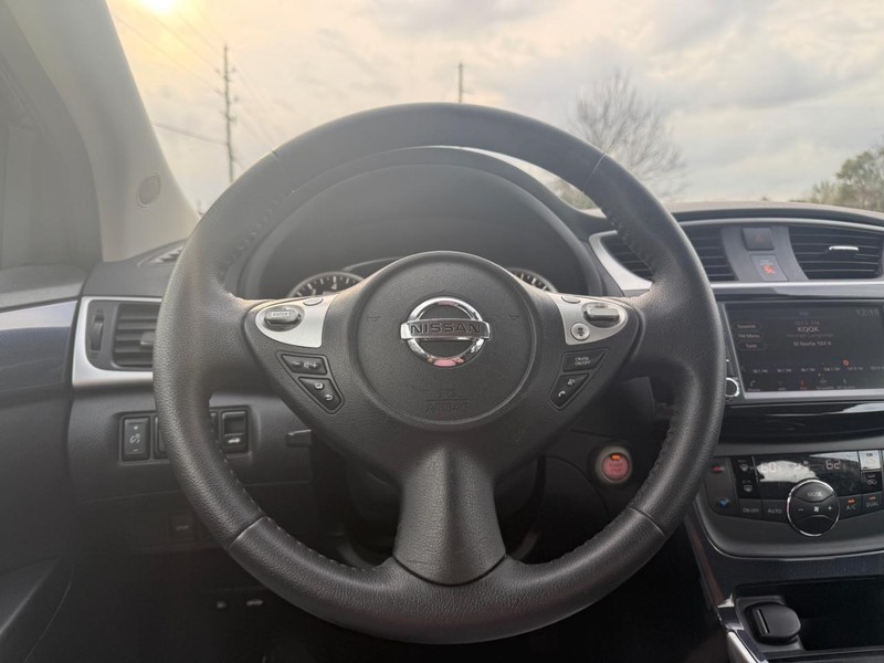 Nissan Sentra Vehicle Full-screen Gallery Image 20