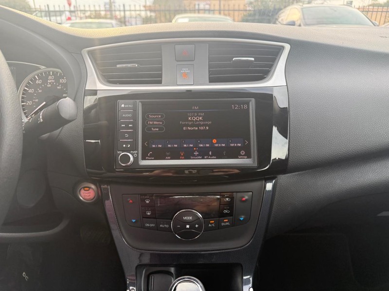 Nissan Sentra Vehicle Full-screen Gallery Image 22