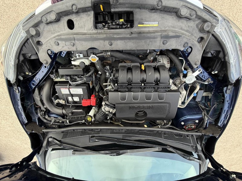 Nissan Sentra Vehicle Full-screen Gallery Image 27