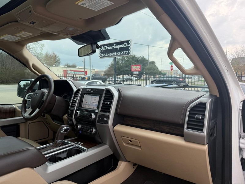 Ford F-150 Vehicle Full-screen Gallery Image 12