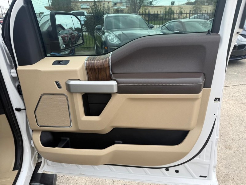 Ford F-150 Vehicle Full-screen Gallery Image 14