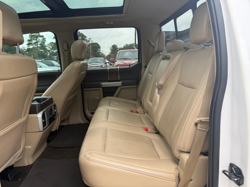 Ford F-150 Vehicle Full-screen Gallery Image 17