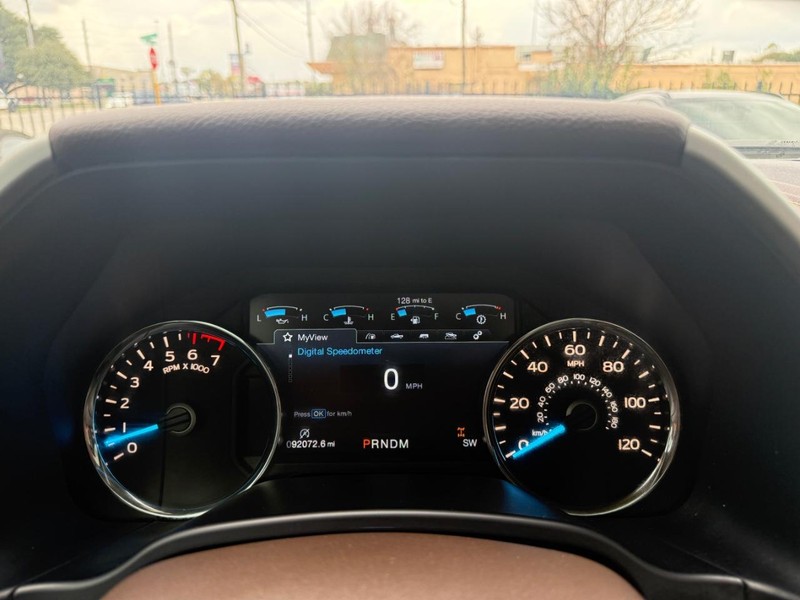 Ford F-150 Vehicle Full-screen Gallery Image 20