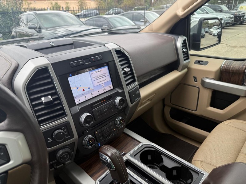 Ford F-150 Vehicle Full-screen Gallery Image 25