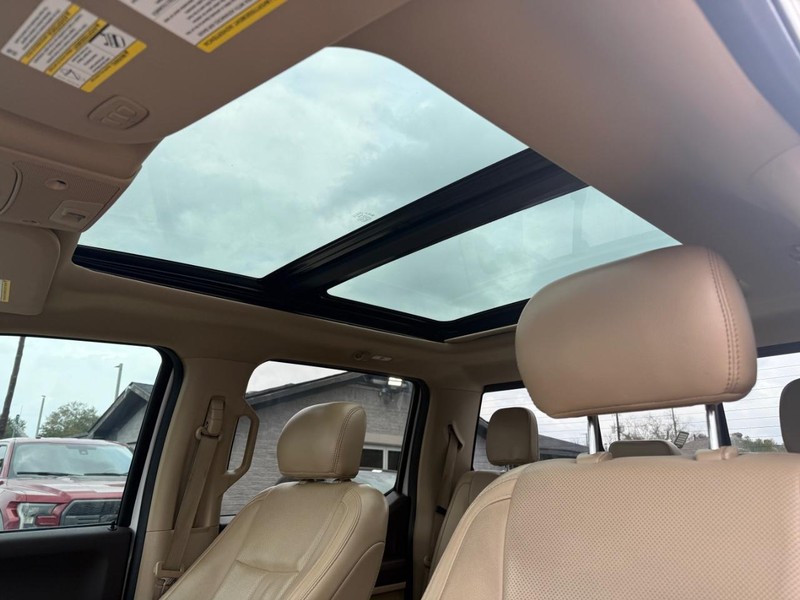 Ford F-150 Vehicle Full-screen Gallery Image 26