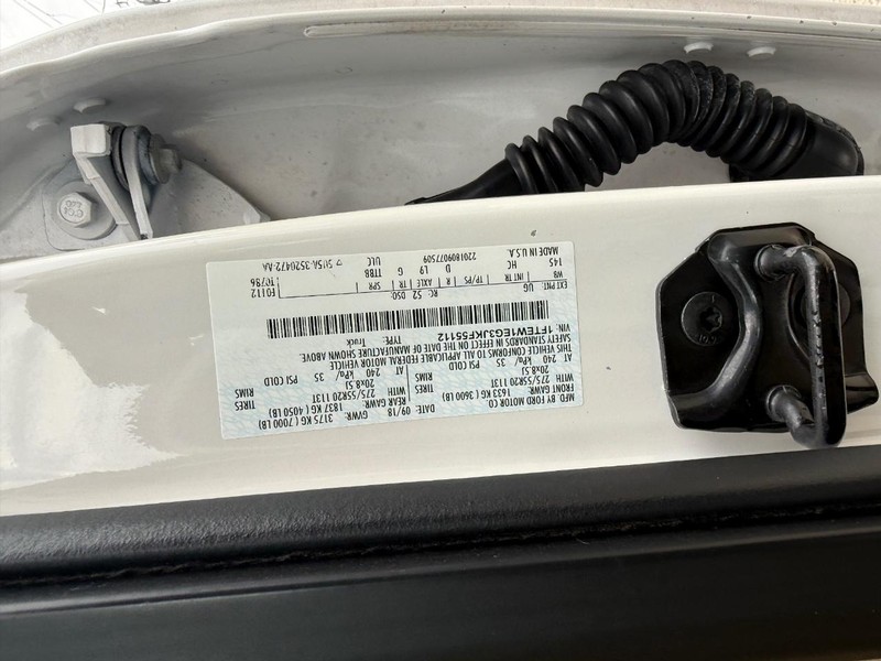 Ford F-150 Vehicle Full-screen Gallery Image 27