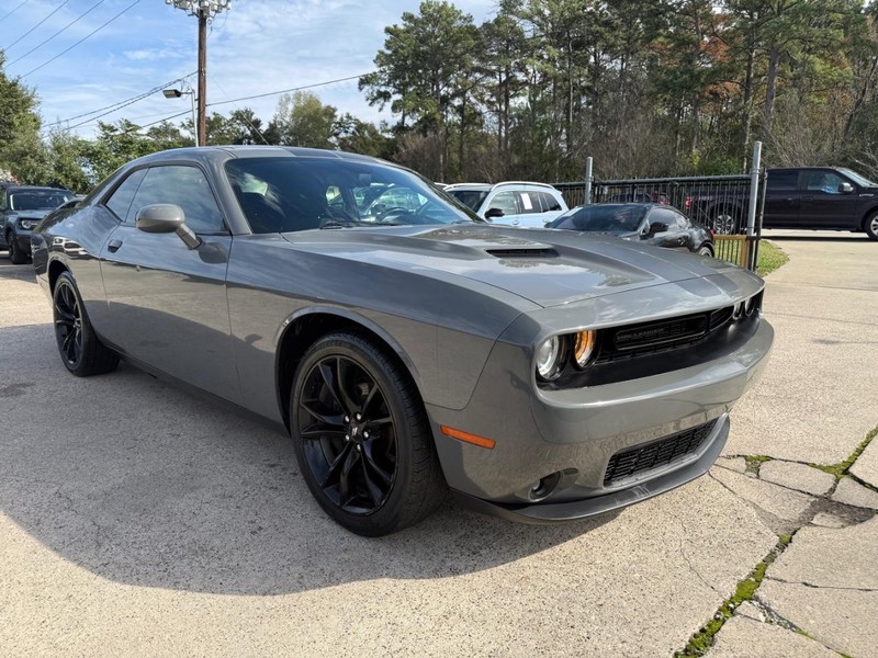 Dodge Challenger Vehicle Full-screen Gallery Image 04
