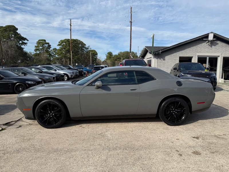 Dodge Challenger Vehicle Full-screen Gallery Image 07