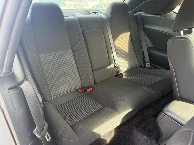 Dodge Challenger Vehicle Full-screen Gallery Image 17