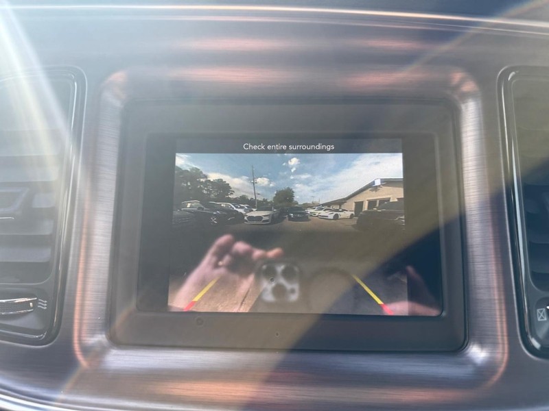 Dodge Challenger Vehicle Full-screen Gallery Image 21