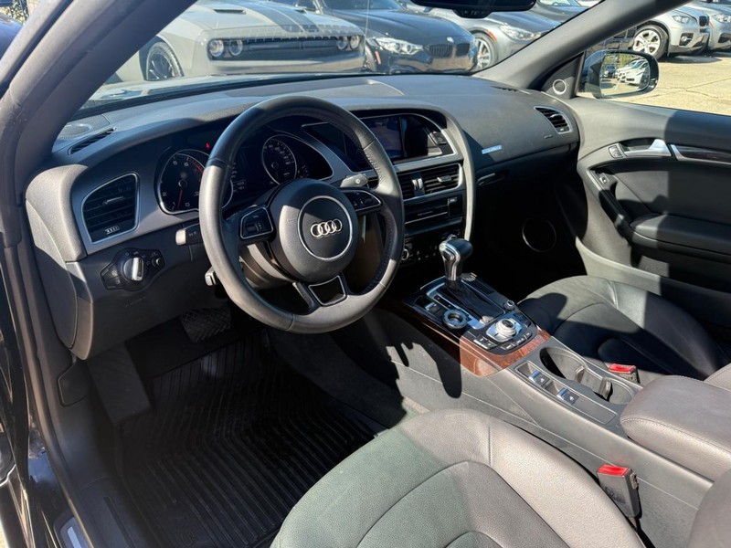 Audi A5 Vehicle Full-screen Gallery Image 18