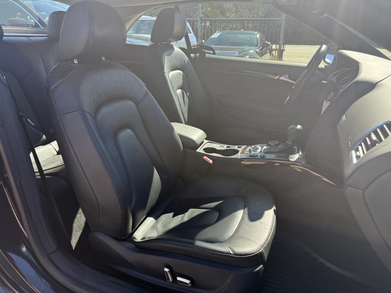 Audi A5 Vehicle Full-screen Gallery Image 22