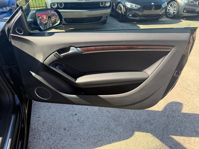 Audi A5 Vehicle Full-screen Gallery Image 23