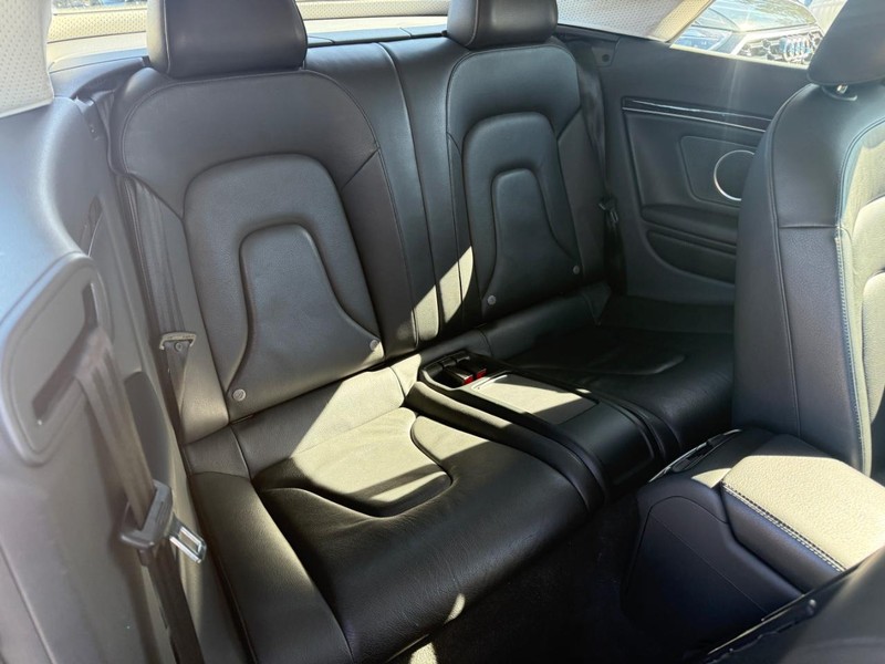 Audi A5 Vehicle Full-screen Gallery Image 24