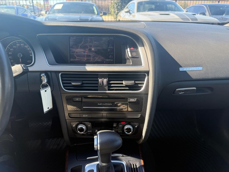 Audi A5 Vehicle Full-screen Gallery Image 28