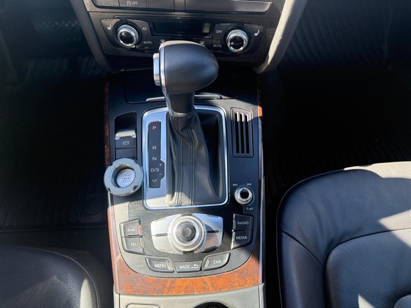 Audi A5 Vehicle Full-screen Gallery Image 31