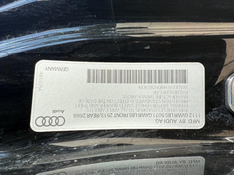 Audi A5 Vehicle Full-screen Gallery Image 35