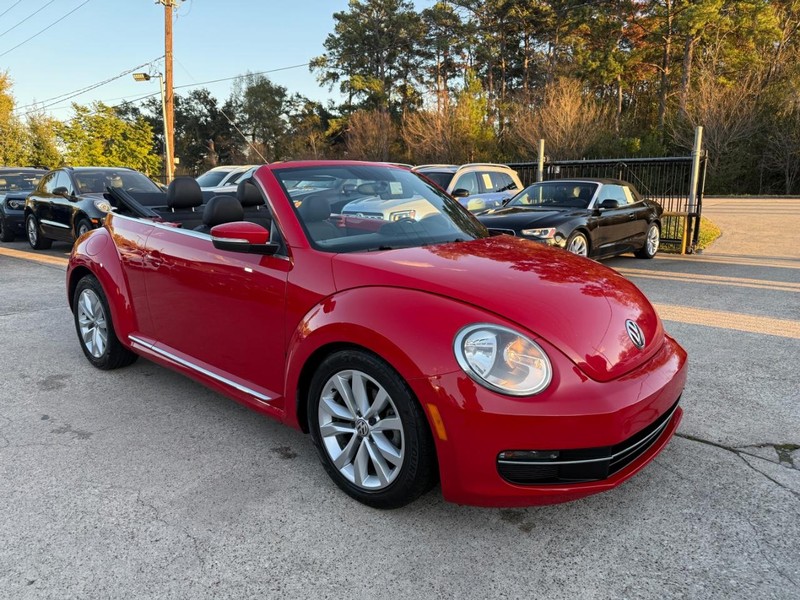 Volkswagen Beetle Convertible Vehicle Full-screen Gallery Image 06