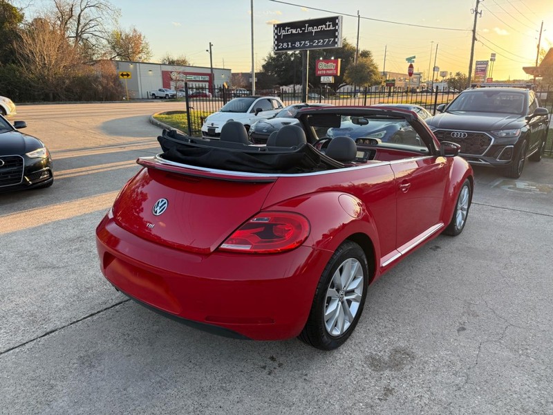 Volkswagen Beetle Convertible Vehicle Full-screen Gallery Image 10