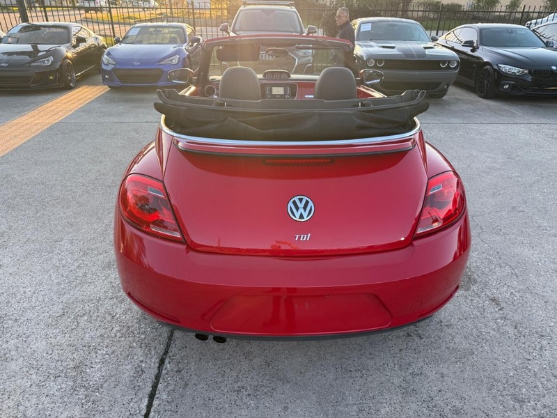 Volkswagen Beetle Convertible Vehicle Full-screen Gallery Image 12