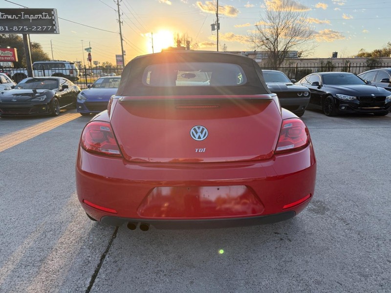 Volkswagen Beetle Convertible Vehicle Full-screen Gallery Image 13