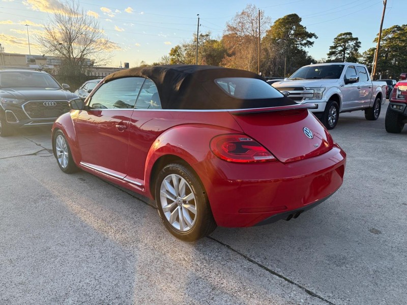 Volkswagen Beetle Convertible Vehicle Full-screen Gallery Image 15