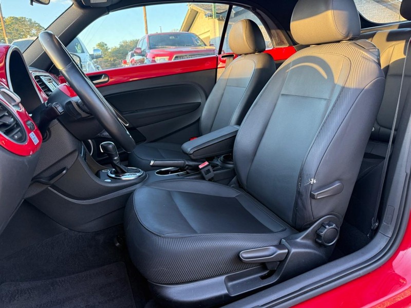 Volkswagen Beetle Convertible Vehicle Full-screen Gallery Image 19