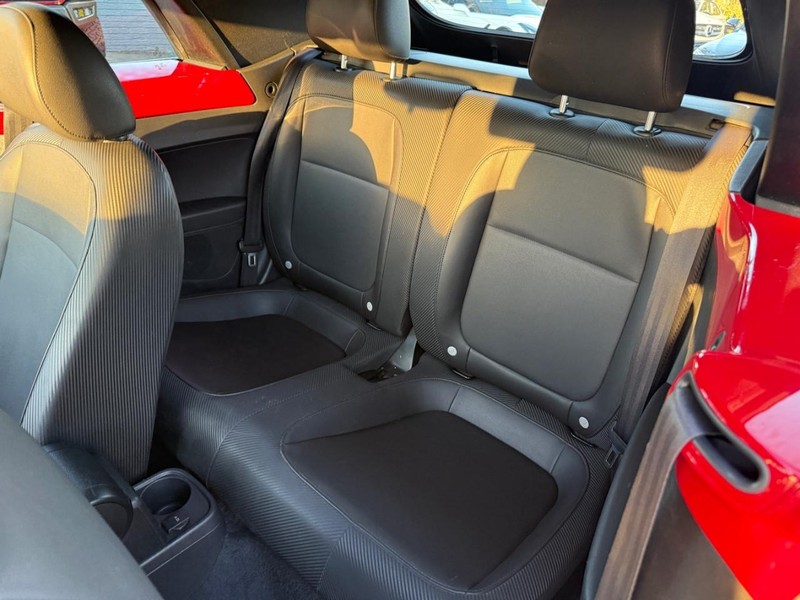 Volkswagen Beetle Convertible Vehicle Full-screen Gallery Image 24