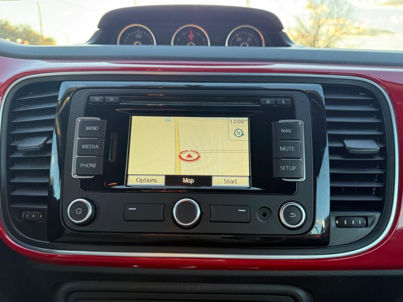 Volkswagen Beetle Convertible Vehicle Full-screen Gallery Image 28