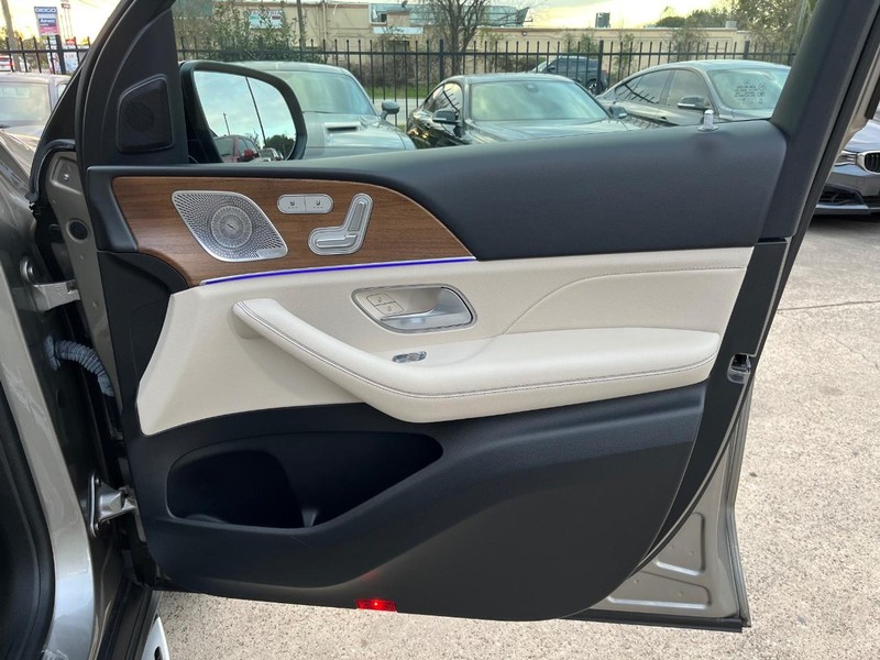 Mercedes-Benz GLE 350 Vehicle Full-screen Gallery Image 15