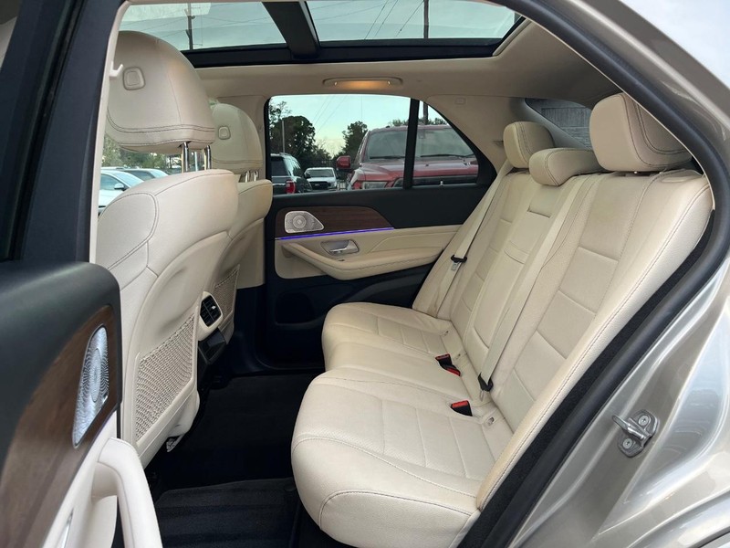 Mercedes-Benz GLE 350 Vehicle Full-screen Gallery Image 16