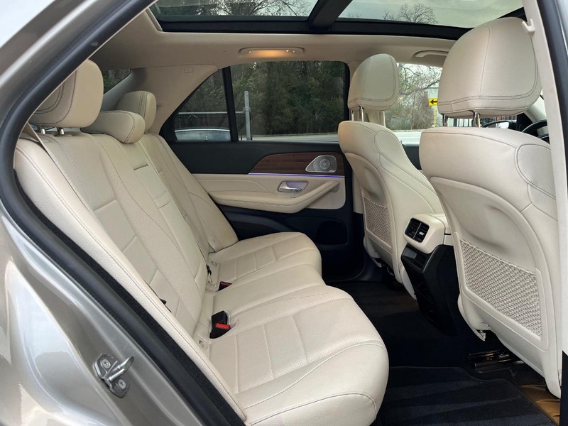Mercedes-Benz GLE 350 Vehicle Full-screen Gallery Image 18