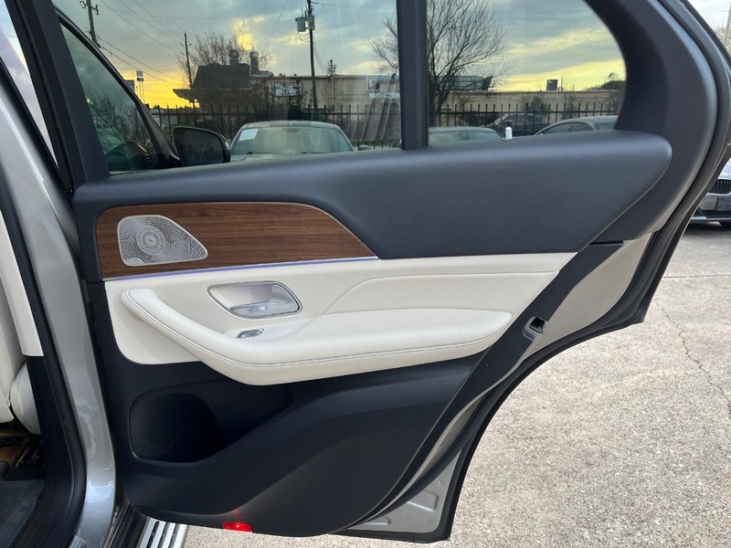 Mercedes-Benz GLE 350 Vehicle Full-screen Gallery Image 19