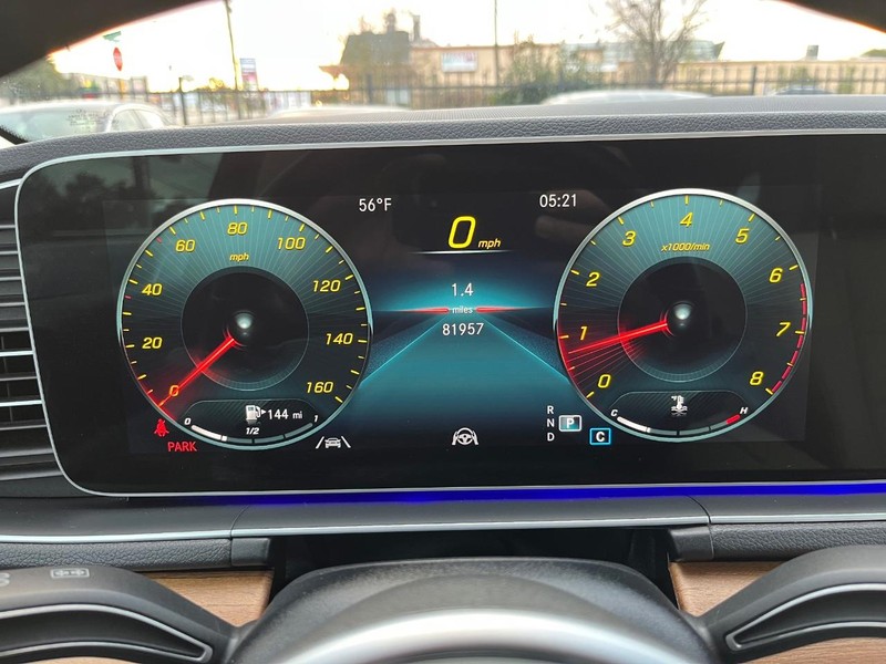 Mercedes-Benz GLE 350 Vehicle Full-screen Gallery Image 21