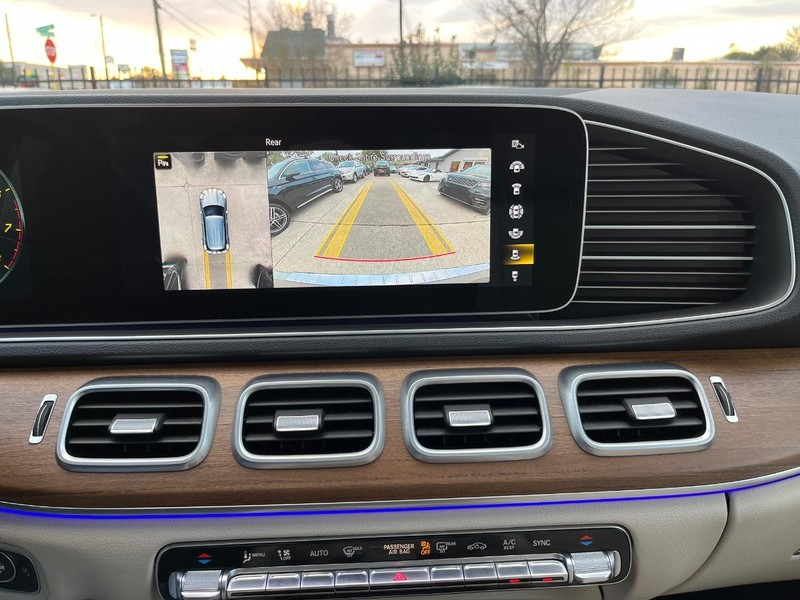 Mercedes-Benz GLE 350 Vehicle Full-screen Gallery Image 23