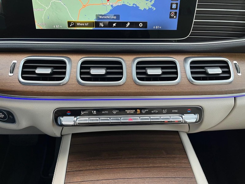 Mercedes-Benz GLE 350 Vehicle Full-screen Gallery Image 24