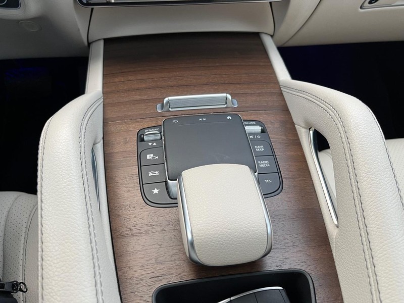 Mercedes-Benz GLE 350 Vehicle Full-screen Gallery Image 25