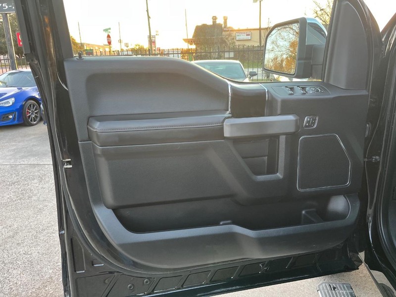 Ford F-150 Vehicle Full-screen Gallery Image 12