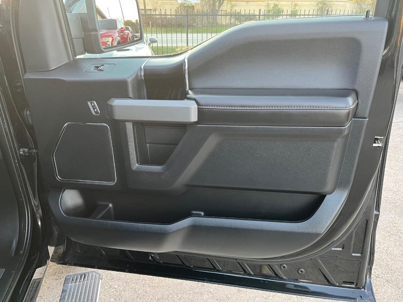 Ford F-150 Vehicle Full-screen Gallery Image 15