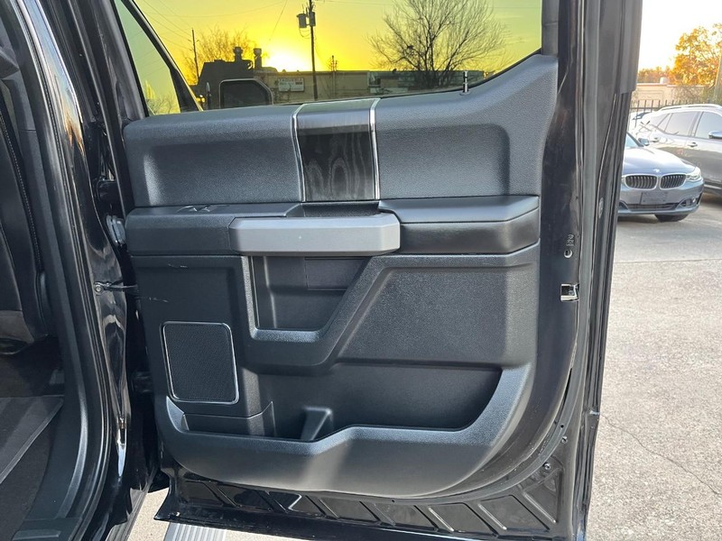 Ford F-150 Vehicle Full-screen Gallery Image 17