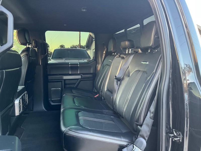 Ford F-150 Vehicle Full-screen Gallery Image 18