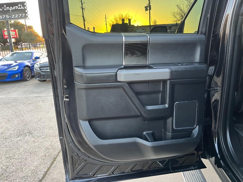 Ford F-150 Vehicle Full-screen Gallery Image 19