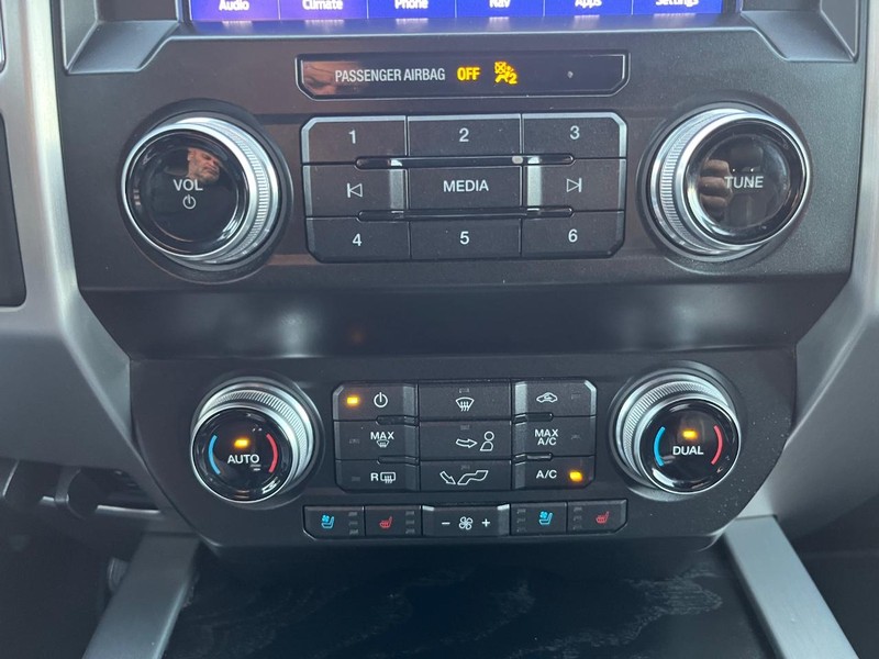 Ford F-150 Vehicle Full-screen Gallery Image 24