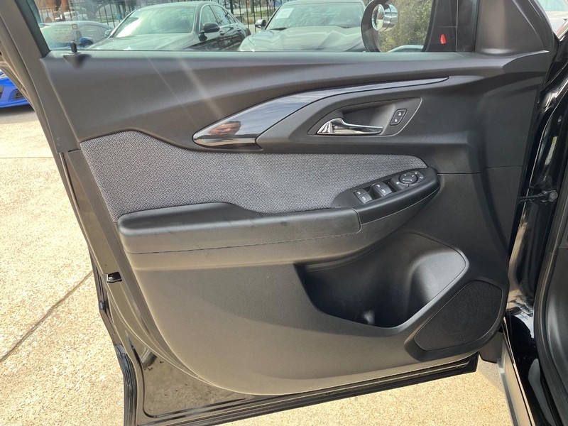 Chevrolet TrailBlazer Vehicle Full-screen Gallery Image 12