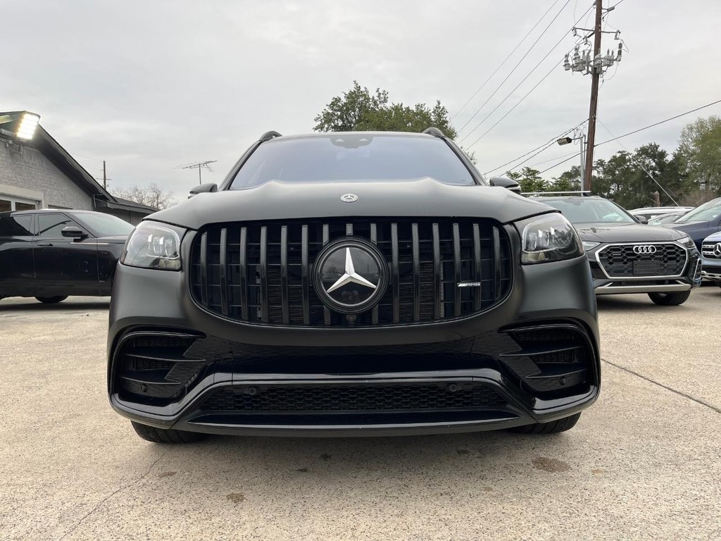 Mercedes-Benz GLS 63 AMG Vehicle Full-screen Gallery Image 02