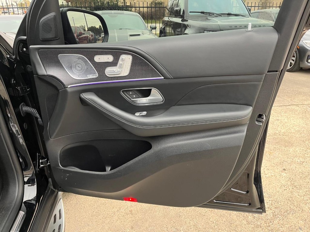 Mercedes-Benz GLS 63 AMG Vehicle Full-screen Gallery Image 15