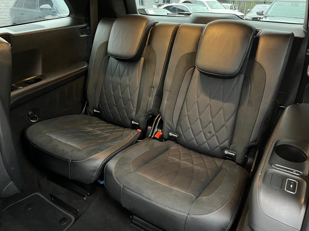 Mercedes-Benz GLS 63 AMG Vehicle Full-screen Gallery Image 20